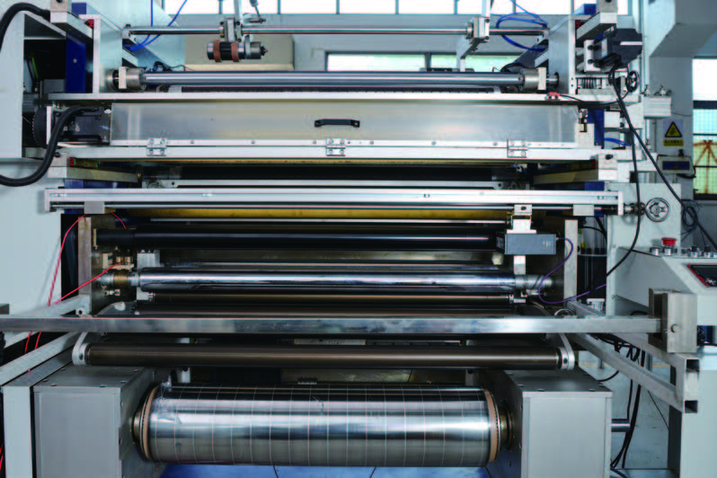 分切復(fù)卷機(jī)工作原理大揭秘：如何實現(xiàn)高精度切割與復(fù)卷？