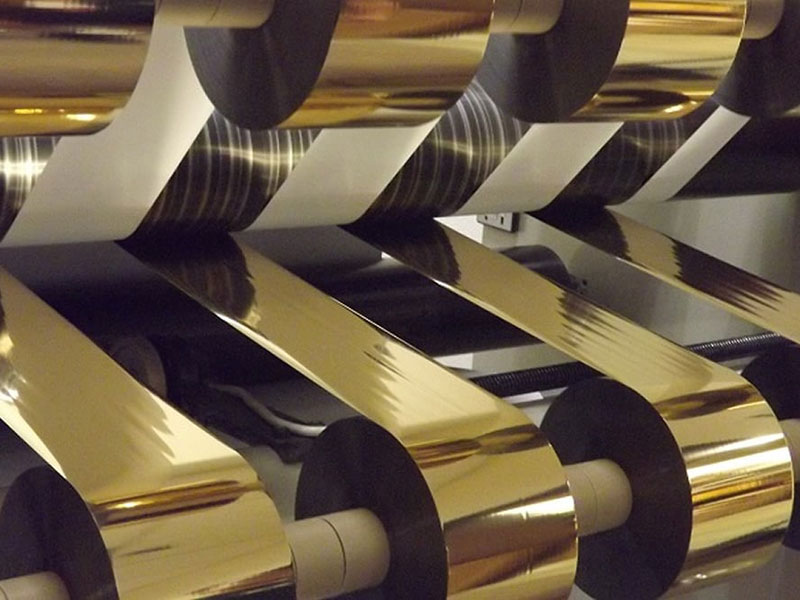 提升產(chǎn)能！分切復卷機在包裝行業(yè)的應用解析