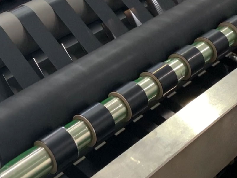 高速分切機(jī)的特點(diǎn)、應(yīng)用領(lǐng)域以及在生產(chǎn)過程中的重要性