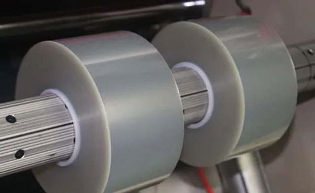 PET薄膜分切機：簡化流程，提升生產(chǎn)響應(yīng)速度