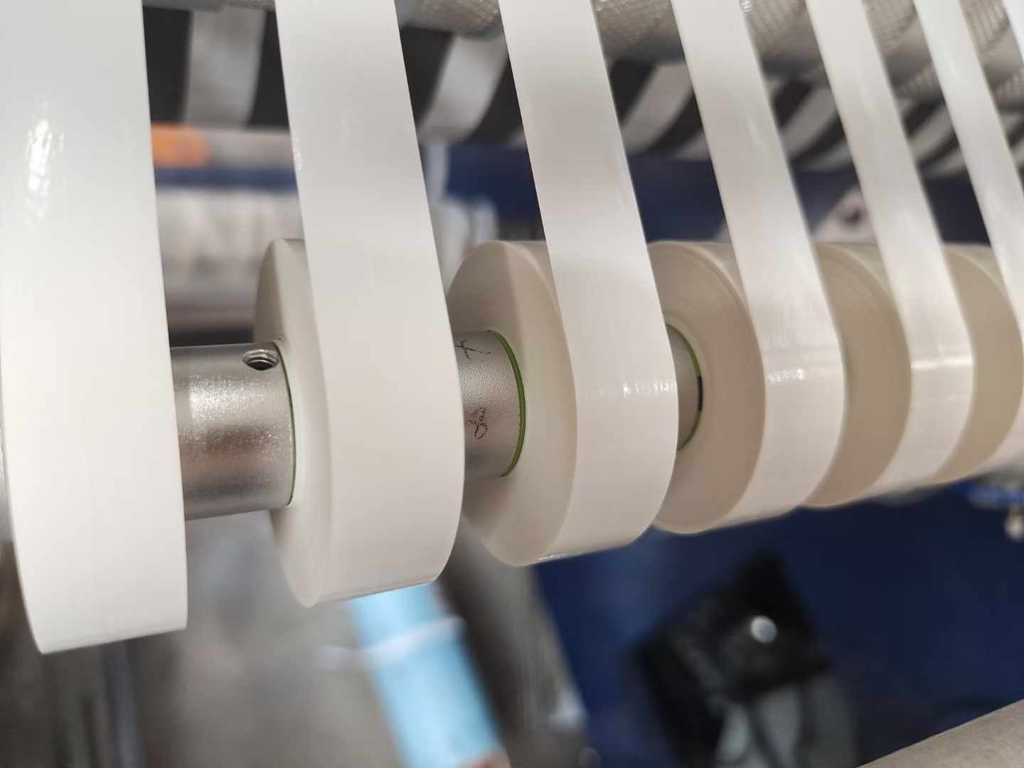 標(biāo)簽與膠帶分切的高精度分切機(jī)技術(shù)解析